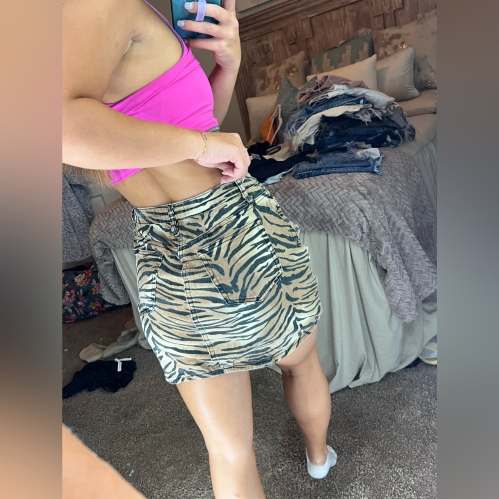 Tiger print denim skirt - Picture 2 of 4